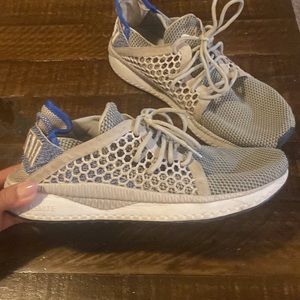 Mens Puma athletic shoes